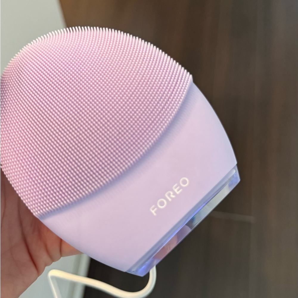 FOREO Lavender Facial Cleansing Device